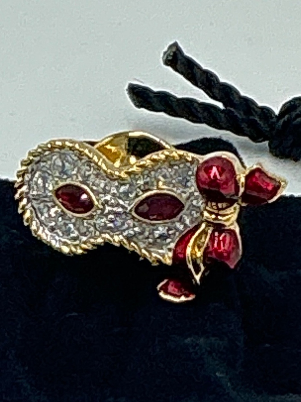 Swarovski Masquerade Mask Pin Red Mardi Gras